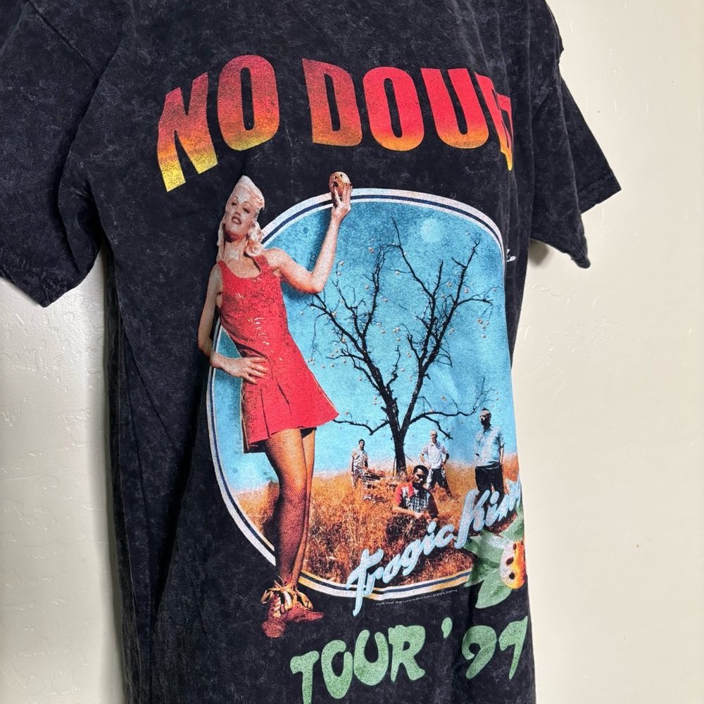 Urban Outfitters No Doubt Tragic Kingdom Tour '97 Graphic Acid Wash Tee Black - Picture 3 of 16